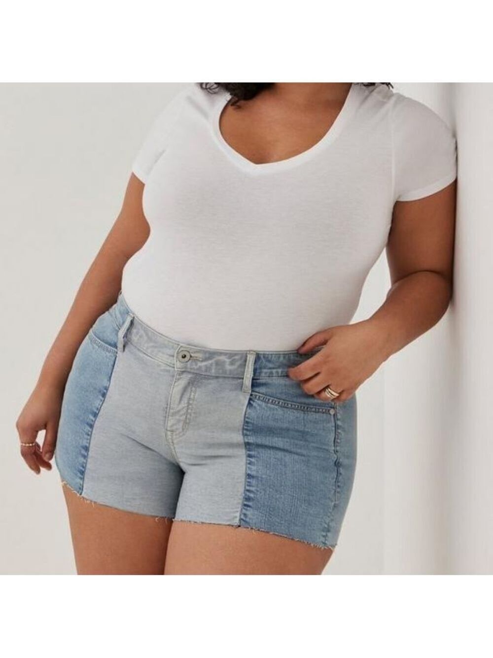 16 - Torrid • Contrast Panel Mid Rise Shortie Short - Vintage Stretch